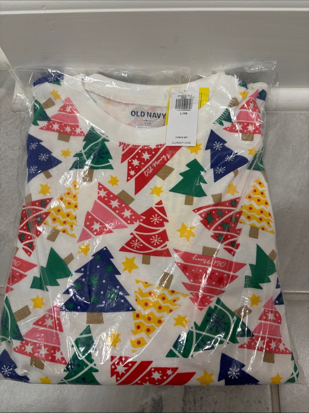 Kids Old Navy Gender-Neutral Christmas Tree Graphic Snug-Fit Pajama Set